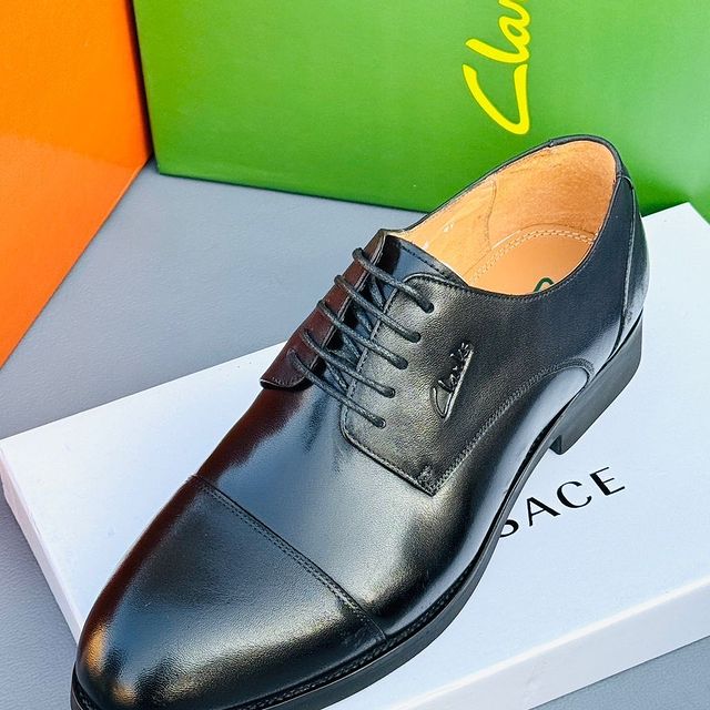 Takeer - pure leather
size 38-46
dar free delivery
call/whatsapp mikoa yote tunatuma