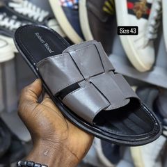 Takeer - Size 43 price 120,000. 
WhatsApp☎️ &  
📍KARUME ILALA ✅ AVAILABLE.  NO FREE DELVERY.  & WhatsApp    Follow 