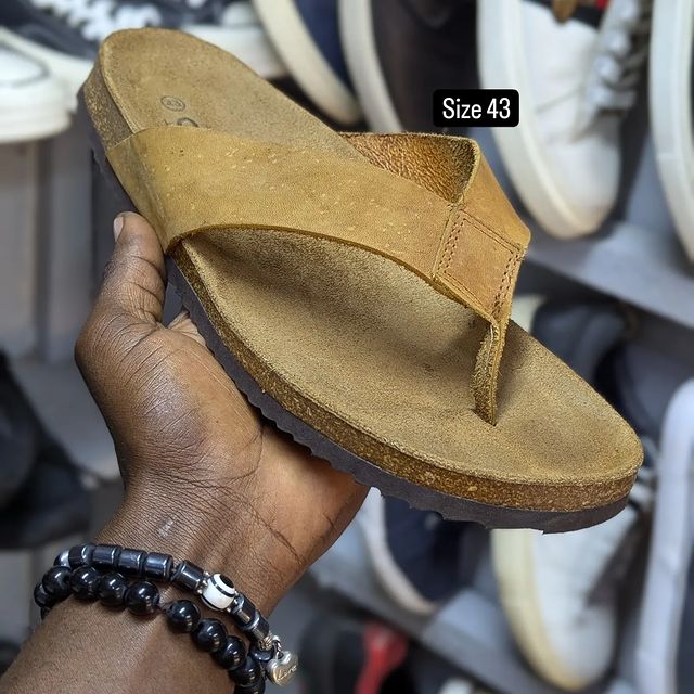 Takeer - Size 43 price 85,000. 
WhatsApp☎️ &  
📍KARUME ILALA ✅ AVAILABLE.  NO FREE DELVERY.  & WhatsApp    Follow 