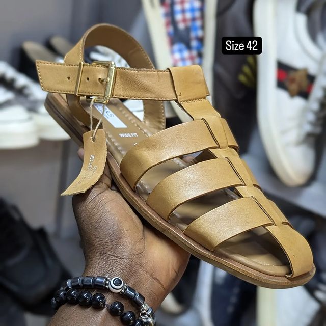Takeer - Size 42 price 120,000. 
WhatsApp☎️ &  
📍KARUME ILALA ✅ AVAILABLE.  NO FREE DELVERY.  & WhatsApp    Follow 