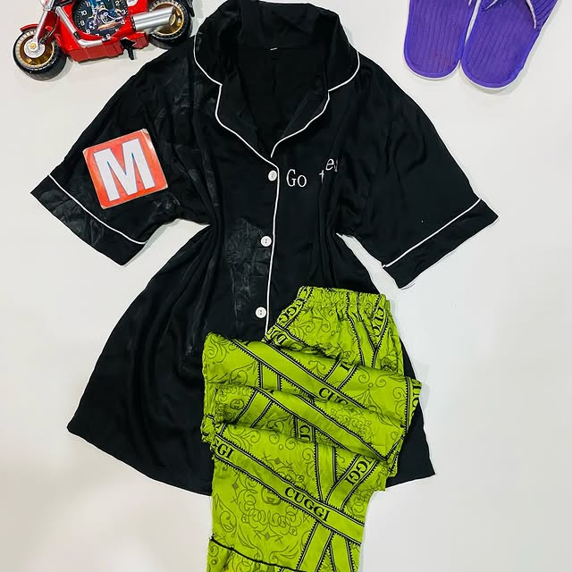 Takeer - NEW ARRIVALS Tunauza Nightdress (Ni Mtumba Grade A) Kwa Bei Ya Jumlaa Kuanzia Tano 6000 Tsh 

Reja Rej 8000 Tsh  Kuanzia Pics (1-4).

BALOS :350,00...