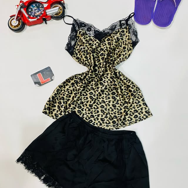 Takeer - NEW ARRIVALS Tunauza Nightdress (Ni Mtumba Grade A) Kwa Bei Ya Jumlaa Kuanzia Tano 6000 Tsh 

Reja Rej 8000 Tsh  Kuanzia Pics (1-4).

BALOS :350,00...