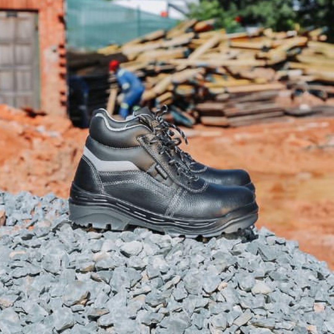 Takeer - SAFELITE SAFETY SHOES
MADE IN SOUTH AFRICA (NEPTUNE)
SIZE: 36-46

USES: Logistics✅ Mining✅ Construction✅ Oil and gas
Contact us: / Email: info.co.tz