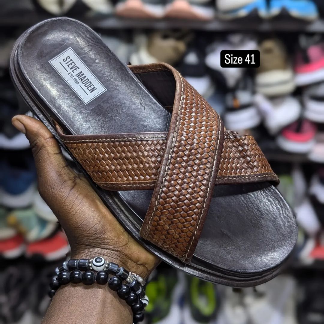 Takeer - Size 41 price 120,000. 
WhatsApp☎️ &  
📍KARUME ILALA ✅ AVAILABLE.  NO FREE DELVERY.  & WhatsApp    Follow 