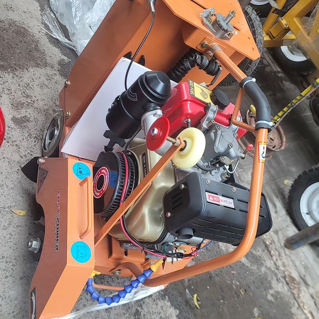 Takeer - ASPHALT CUTTER
Engine: Diesel

Hii ni mashine madhubuti katika ujenzi na kukatia lami na zege.
- HEAVY DUTY
- Inatumia mafuta ki dogo

✅ 3,800,000/...