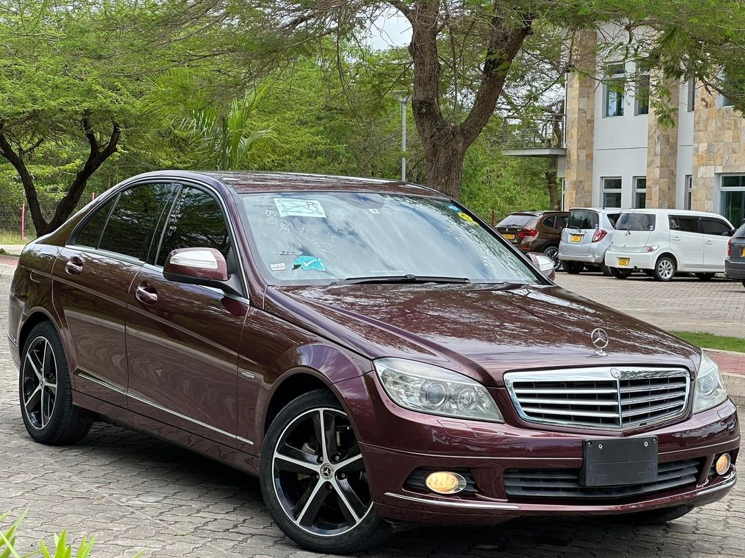 Takeer - •Bei/Price 25.5M🔥
•Contact •MERCEDES BENZ 
•C-CLASS C200
•YEAR:2007
•COLOR:MAROON
•MILEAGE:71,800KM
•ENGINE:1,790CC
•FUEL:PETROLEUM 
•SPORT RIMS
•...