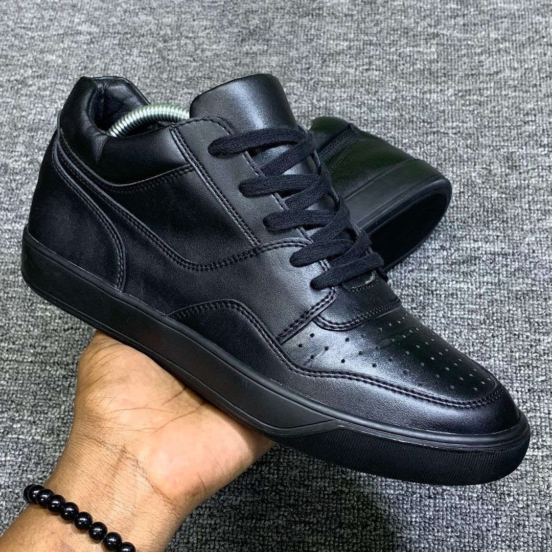 Takeer - AVAIlABLE SIZE 41 PRICE 110000
 
Call/dm/WhatsApp 
Loc:ilala soko la karume 

✅✅ DSM NO FREE DELIVERY ✅✅