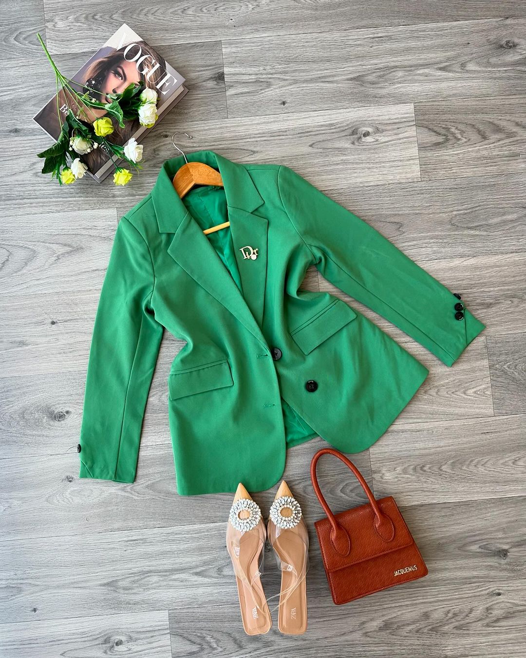 Takeer - Beautiful blazer is available for pickup and delivery 
Price ni 20000 
Size 8-10
Tunapatikana sinza mugabe stand 
Kwa mawasiliano call or whatsapp 