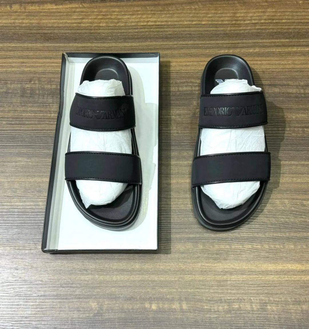 Takeer - Price/BEI 75000 tu

size ni 40 to 45

To place an order;
1.Send a direct Dm on instagram
2.Whatsapp or call 
3.Walk into our store at Congo tower k...