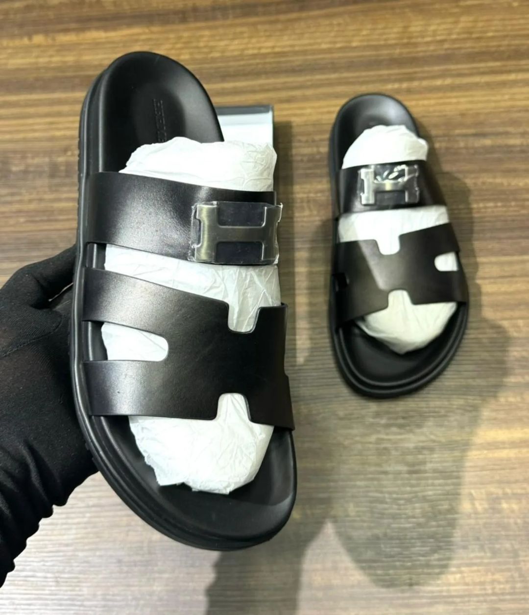 Takeer - Price/BEI 75000 tu

size ni 40 to 45

To place an order;
1.Send a direct Dm on instagram
2.Whatsapp or call 
3.Walk into our store at Congo tower k...