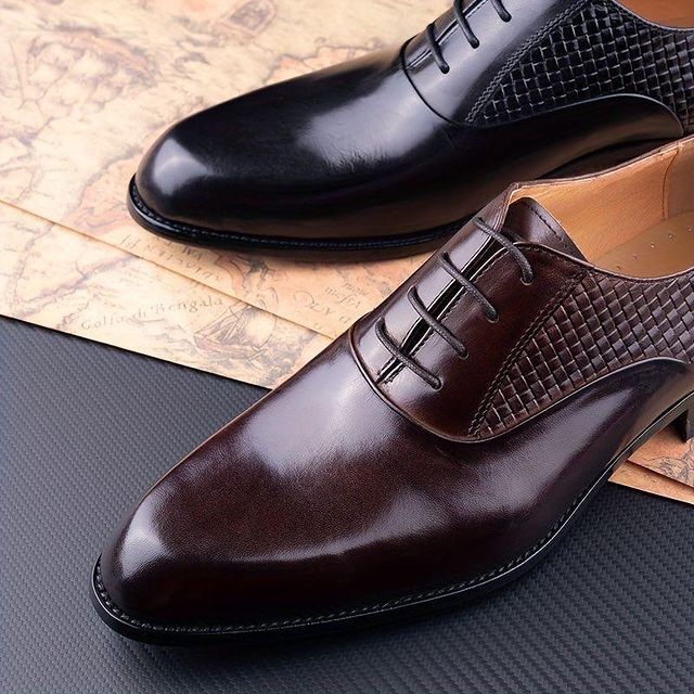 Takeer - pure leather
size 38-45
bei 130,000
dar free delivery
call/whatsapp mikoa yote tunatuma