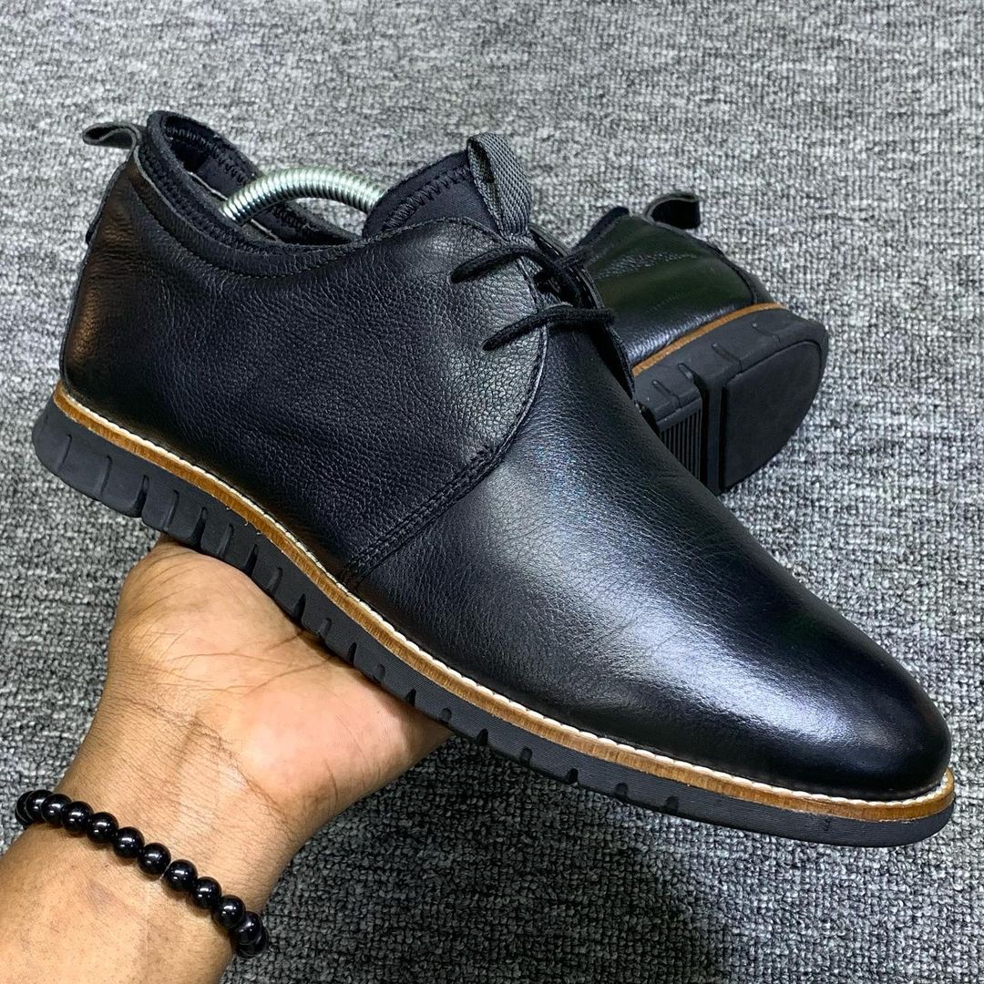 Takeer - AVAIlABLE SIZE 42 PRICE 120000
 
Call/dm/WhatsApp 
Loc:ilala soko la karume 

✅✅ DSM NO FREE DELIVERY ✅✅