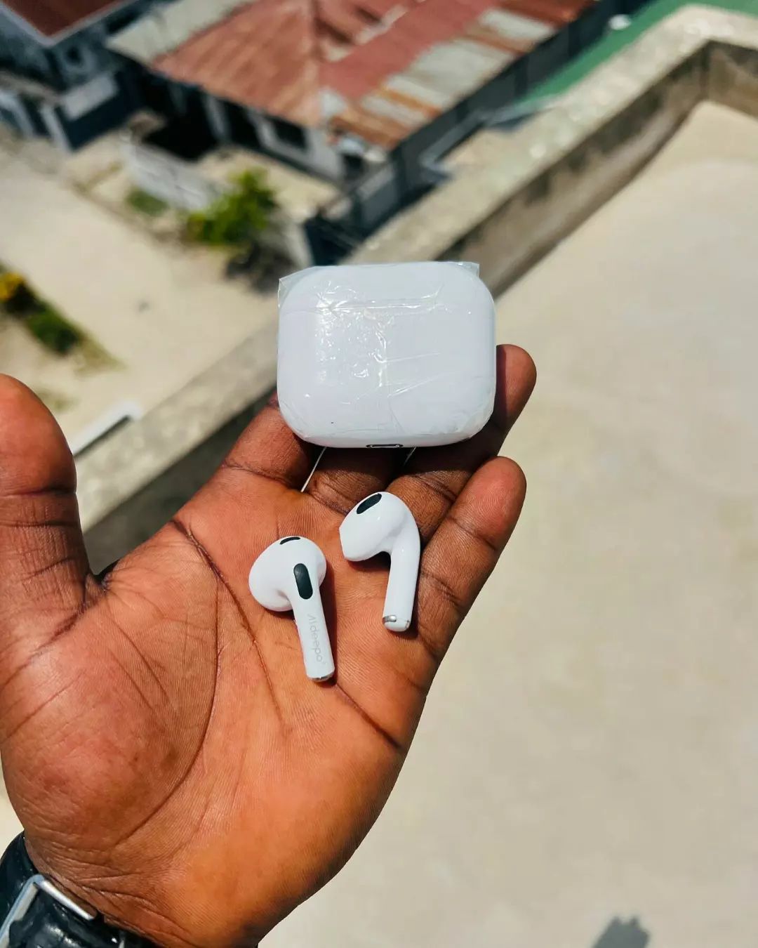 Takeer - Aldeepo Ad- Tw670 airpods

Price: 25,000 Tsh (fixed price)

Product Features
1. Wireless specification: Wireless 5.3
2. Protocols supported:Headset...