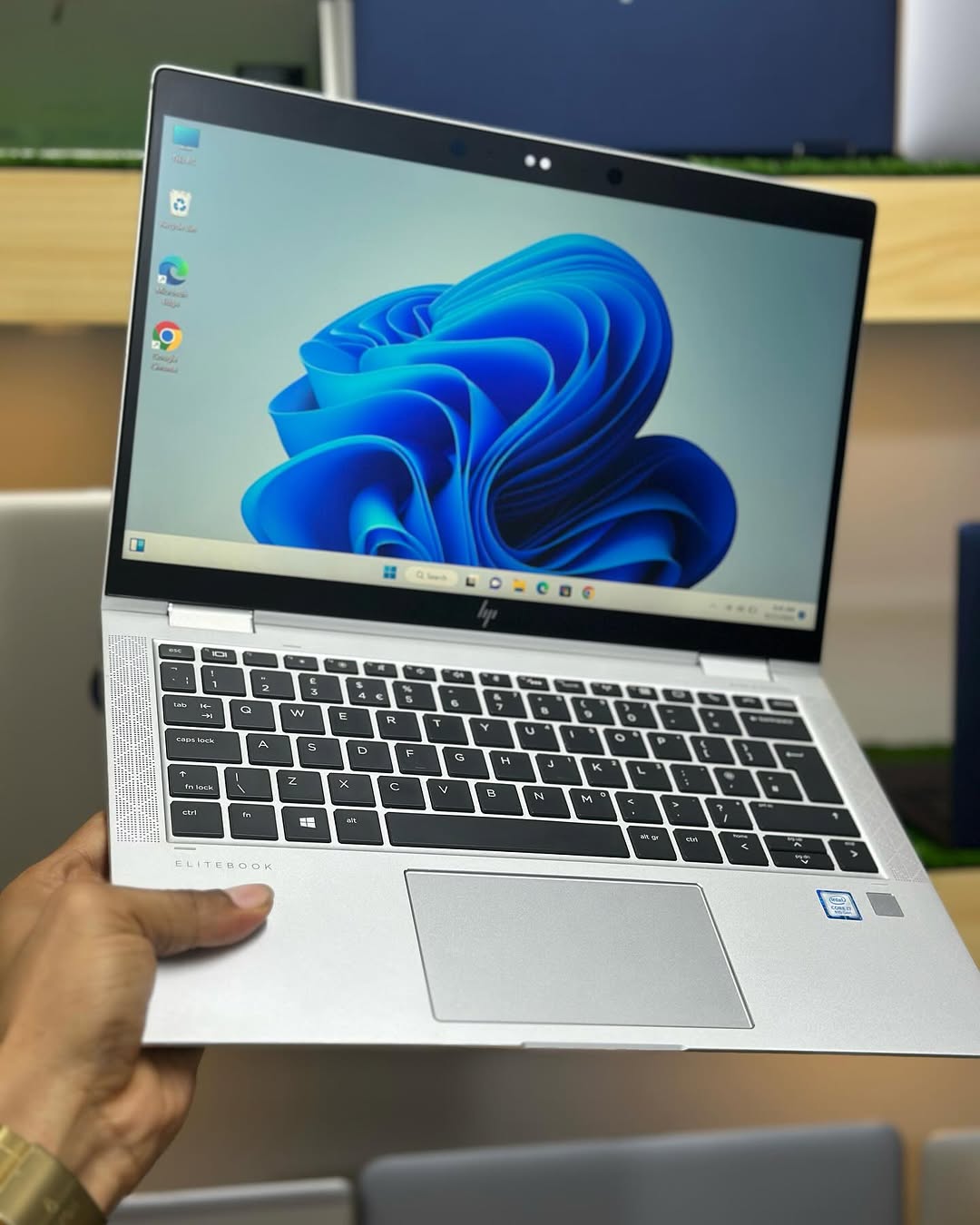 Takeer - Hp 1030 g3 Core i7 Available