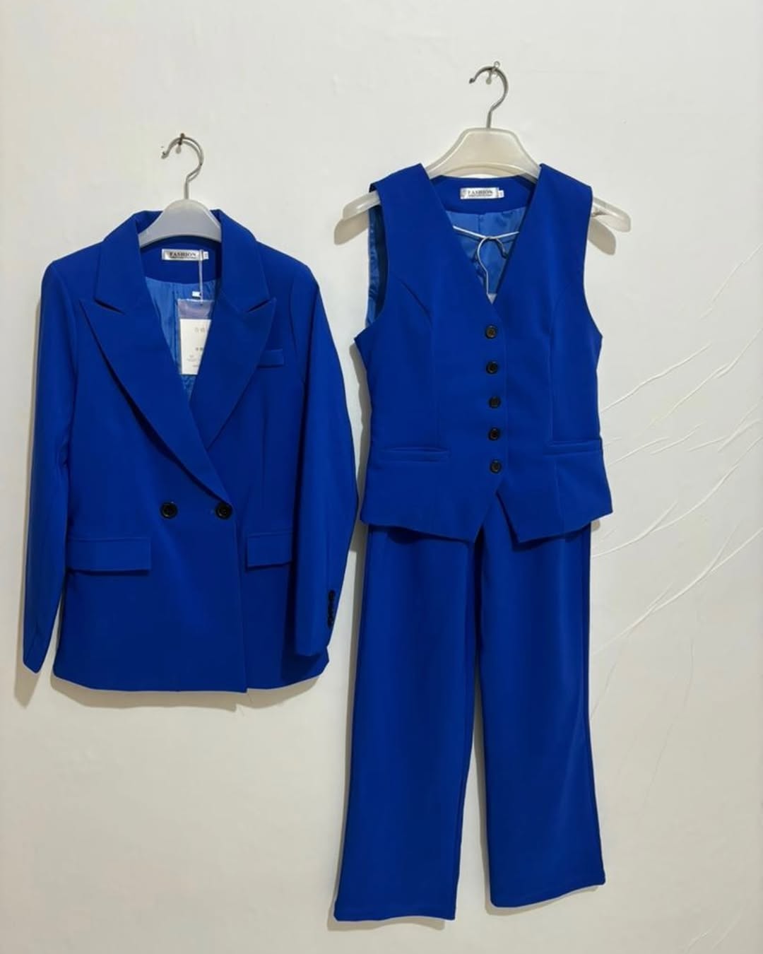 Takeer - 3 Pcs Suit Available 💥
Size: M-2XL
Price: Tshs 150,000/= ( Retail )
 Tshs 100,000/= ( Wholesale kuanzia 10pcs )
High Quality 🔥
📞 📍 Sinza Kijiwe...