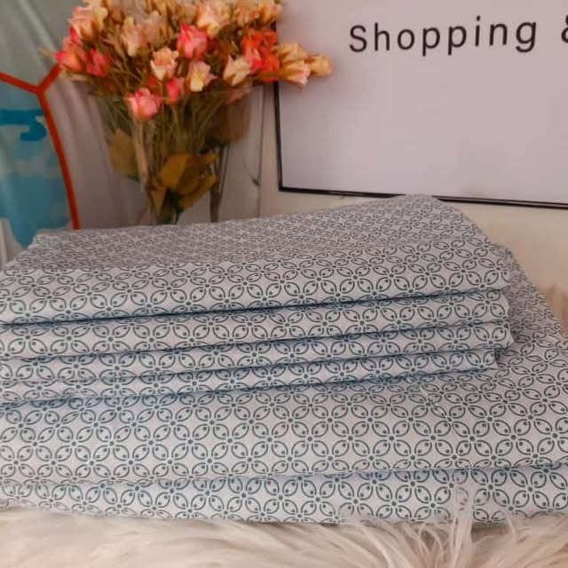 Takeer - Shuka size ni 8/8 ni mtumba pure cotton
 
Material ya shuka ni zuri sana na ngumu kuisha haraka

Shuka mbili foronya nne elfu 55000

Shuka moja for...