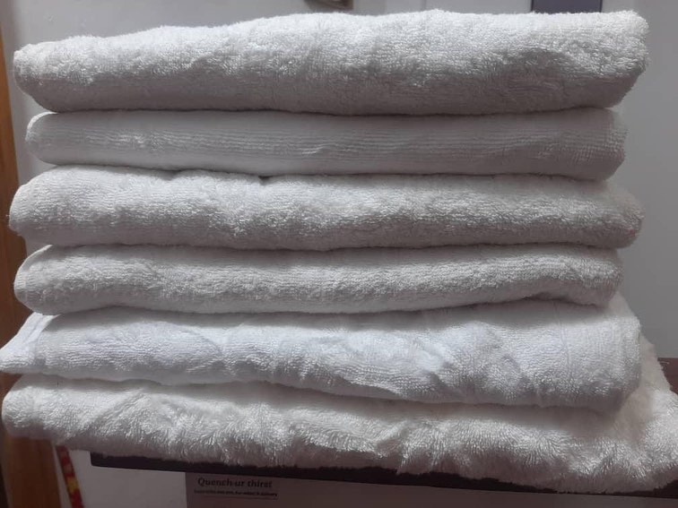 Takeer - Towel za mtumba pure cotton 💯 zuri sana
Kwa 18000 tu 

SIFA ZAKE
1. Hukausha maji mwilini
2. Material yake hufyoza maji na kukausha vizuri sana
3....