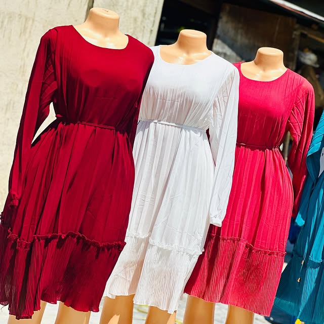 Takeer - Unaweza kuvaa bila mkanda inakuwa loose dress kwa wale wanene sana hata wajawazito wanavaa pia
Wale msiopenda kubanwa banwa mmefikiwa , gauni la he...