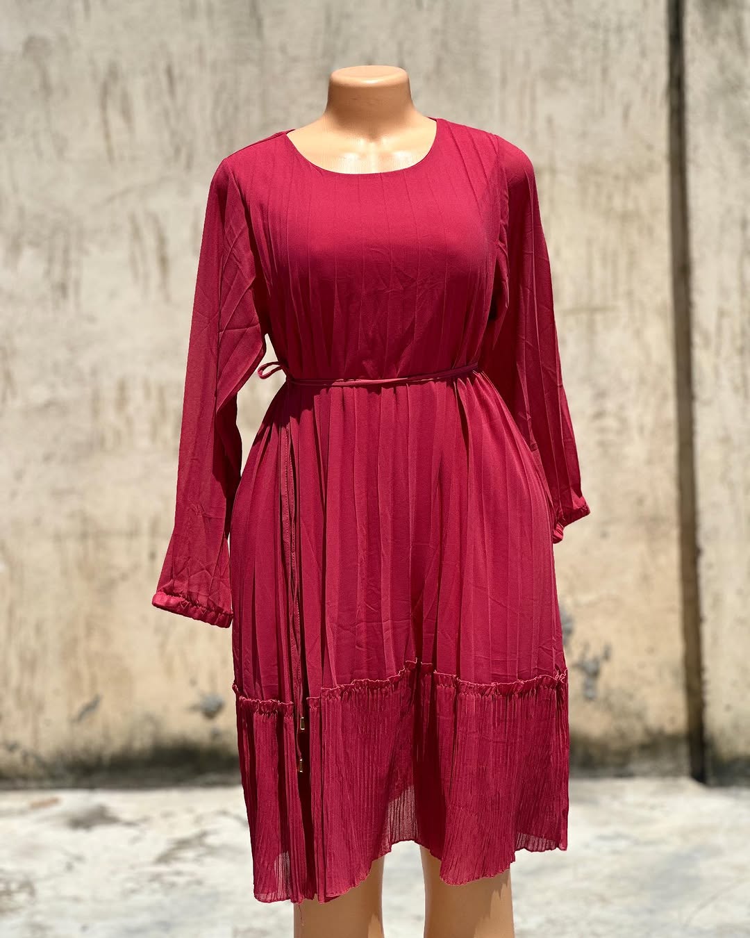 Takeer - Unaweza kuvaa bila mkanda inakuwa loose dress kwa wale wanene sana hata wajawazito wanavaa pia
Wale msiopenda kubanwa banwa mmefikiwa , gauni la he...