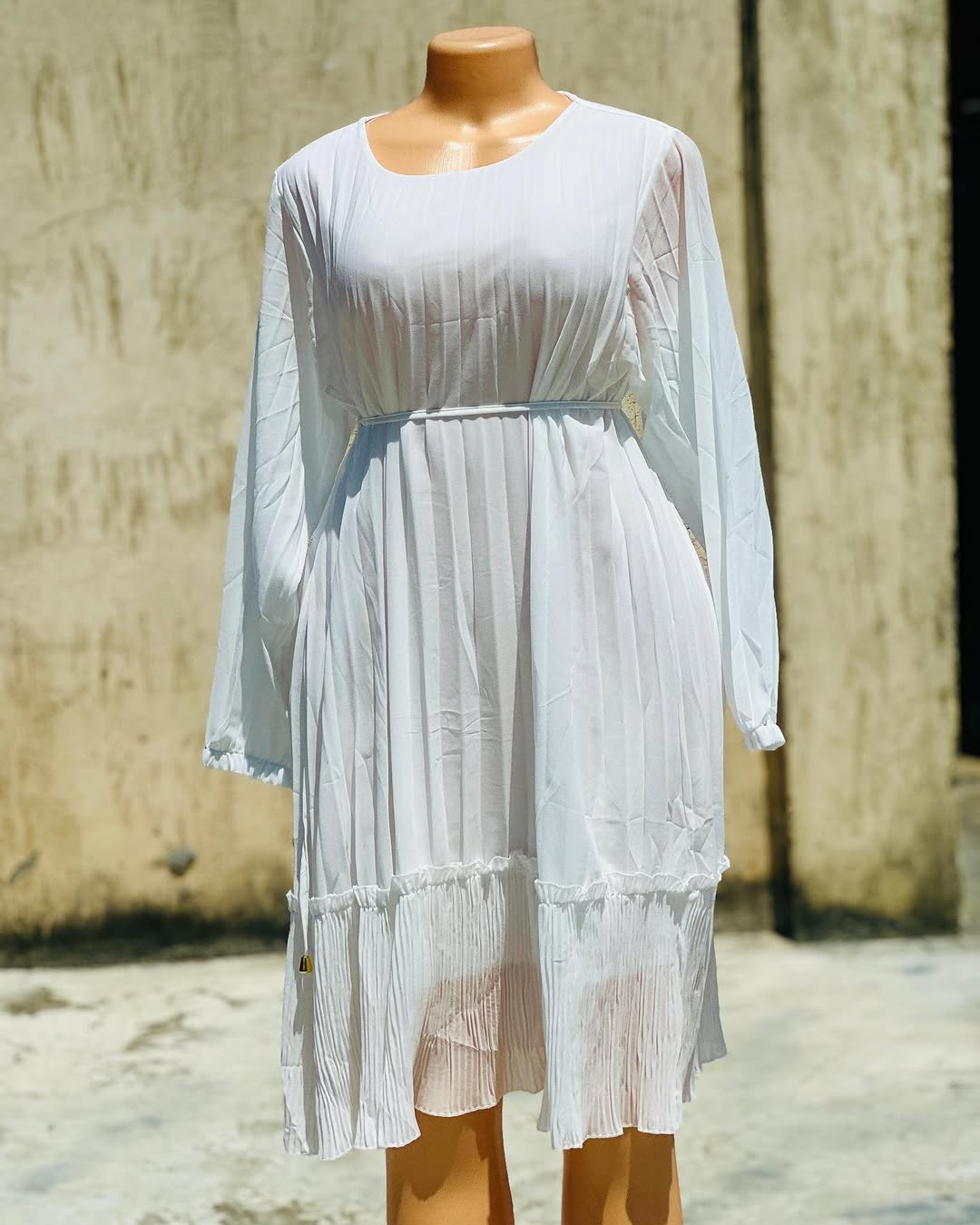 Takeer - Unaweza kuvaa bila mkanda inakuwa loose dress kwa wale wanene sana hata wajawazito wanavaa pia
Wale msiopenda kubanwa banwa mmefikiwa , gauni la he...