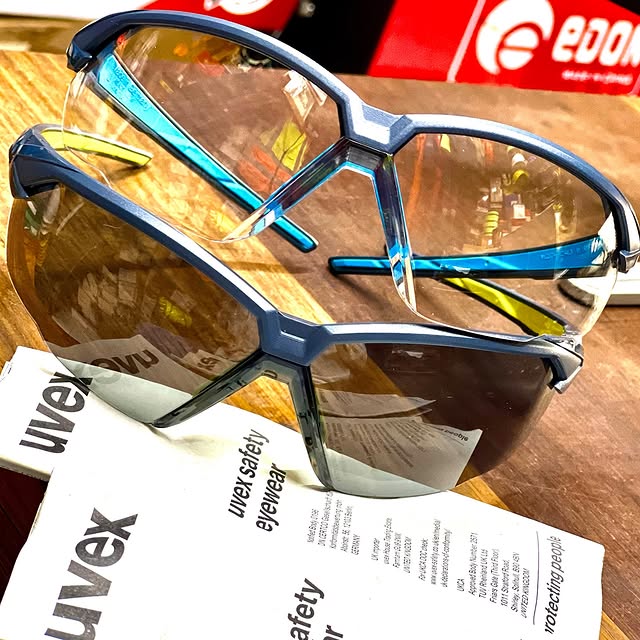 Takeer - Hellow lovers and friends happy monday, as our goal is to make sure that u’r safe in work place, this is safety euewear
Brand;- uvex 
Product name;...