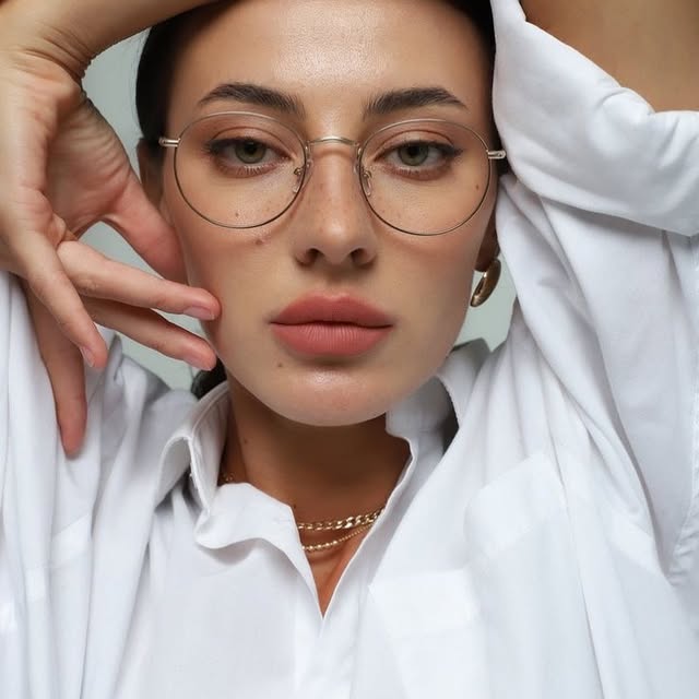 Takeer - Reflecting style through the lens of timelessness. ✨

  