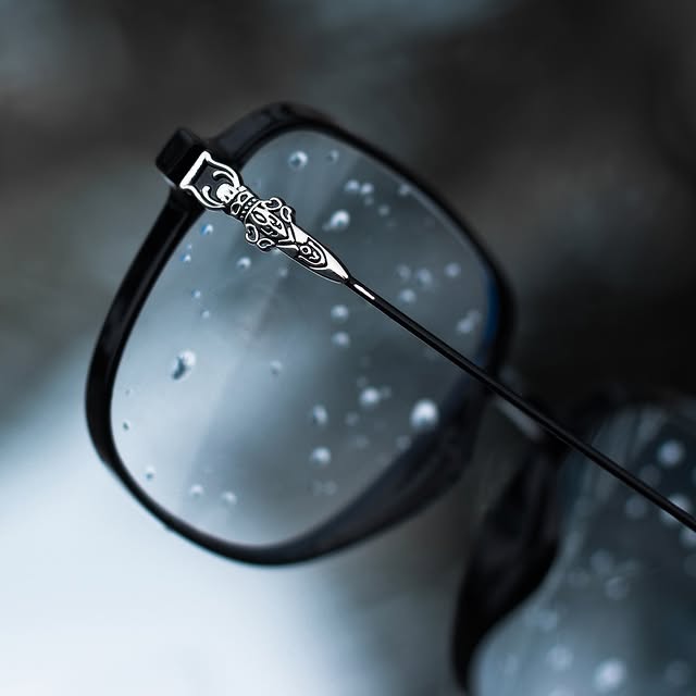 Takeer - When choosing eyewear do you Prefer ones with nose pads or no nose pads 
Please take part in the poll 👇