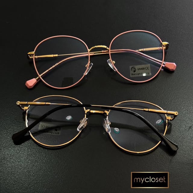 Takeer - Pink happens to be a current buzz , we still stock other colors too 👀
Simone Blue Light Blockers available 
40,000 tshs comes with a hardcase