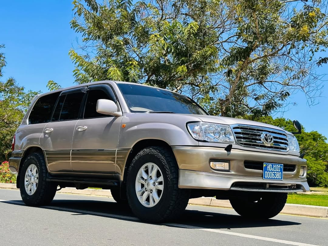 Takeer - TOYOTA LAND CRUISER VX
YEAR 2000
Millage 72k
Engine Size cc 4000
Engine 1HDT-FTE
Transmission automatic 
Fuel Diesel 
Seats 5
new tyre

PRICE 97M+U...