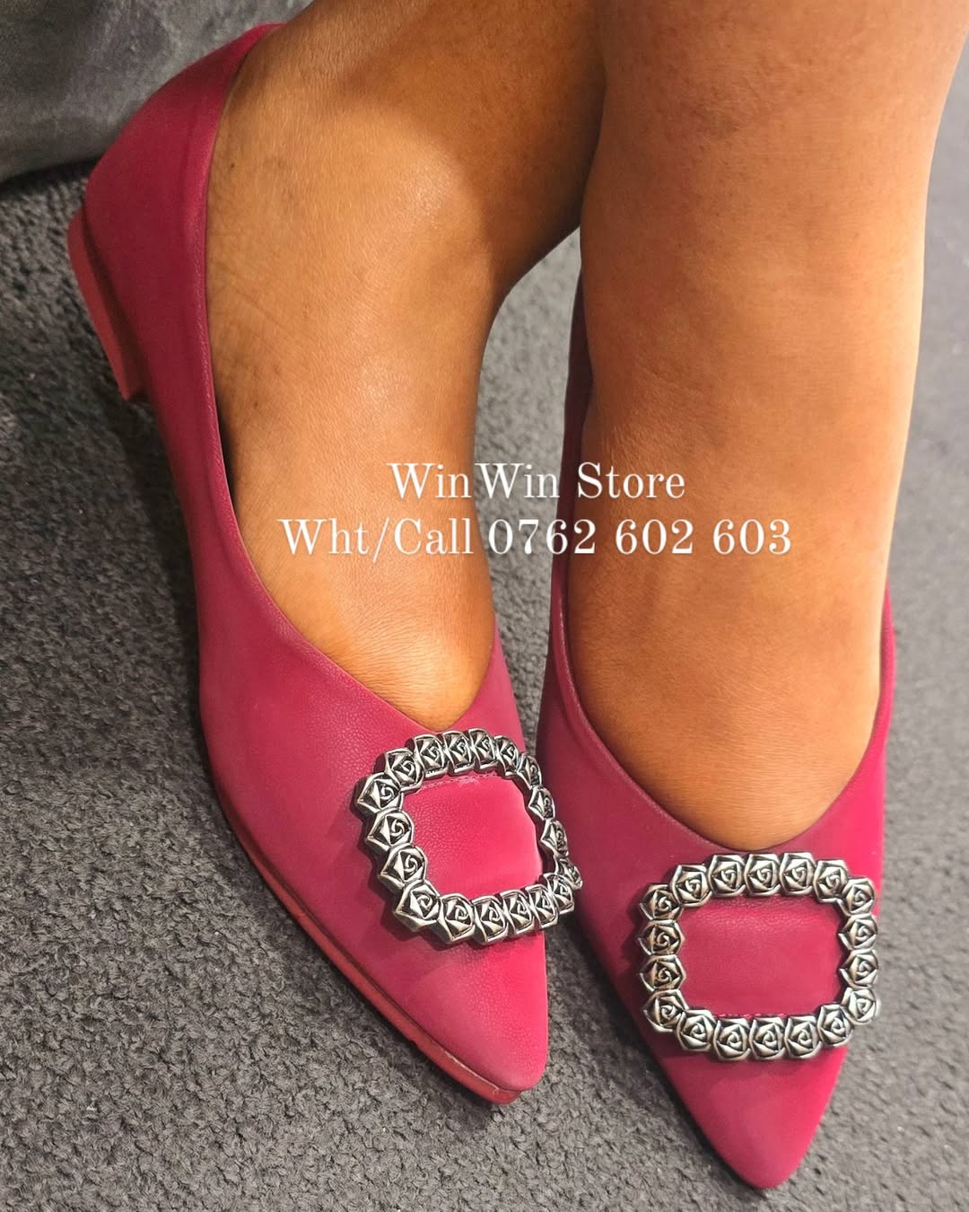Takeer - 🚍MIKOANI TUNATUMA
🛑Rubber Sole
🩰Size 35,36,37,38,39,40,41
👛Price - 40,000/=
☎️Wht/Call 📍Loc - Kinondoni Vijana

                