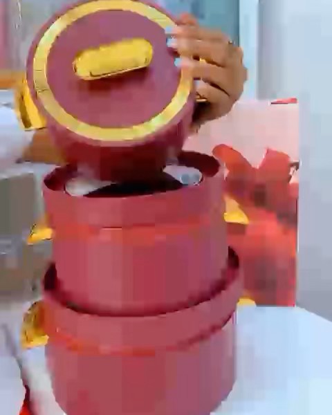 Takeer - 290,000 HOT POT NI NZURI SANA 

ALAF ZINAKAA NA JOTO SANA 

