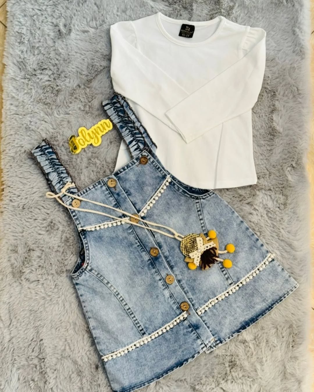 Takeer - Jaman hizi gauni ni nzuriii hadi nzuri tena cheki material ni hatari na mtoto akivaa anapendeza sana😍😍😍

Size. 2 years - 4 years 
Tshs. 55,000/=...